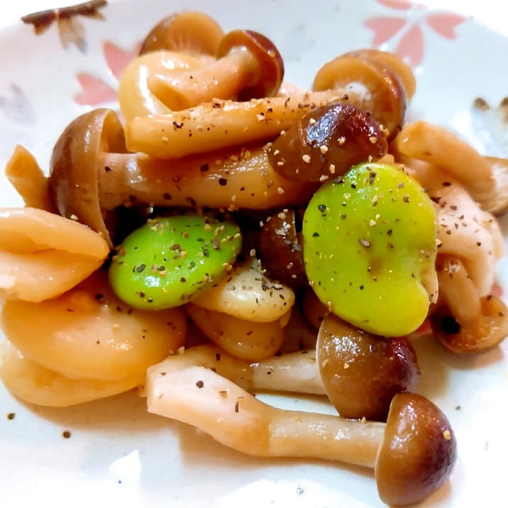 しめじとそら豆のバター醤油炒め